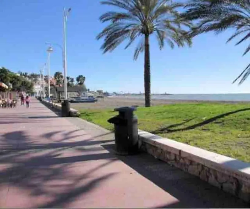 Apartamento En Primera Linea De Playa El Palo Málaga